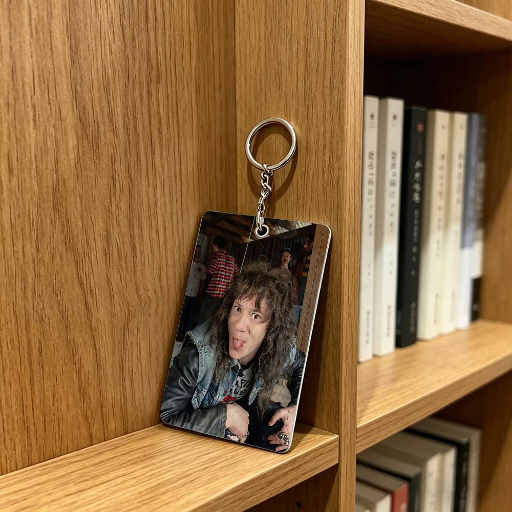 actor J-Joseph Quinn Cat Badge - огляд і ціна Leather Working